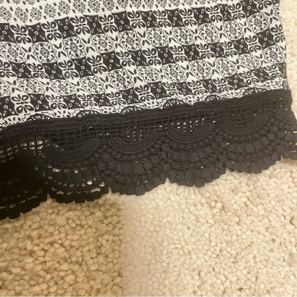 Abstract Festival Black White Lace Patterned High-Low Dress Size S - Picture 5 of 9